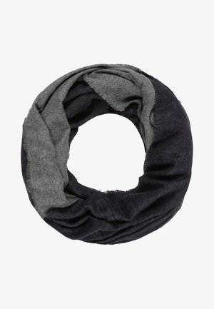 Écharpe circulaire bicolore en tissu doux gris foncé et gris clair avec bords effilochés.