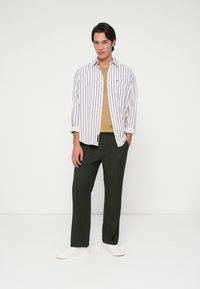 Tommy Jeans STRIPE SHIRT - Overhemd - ancient white
