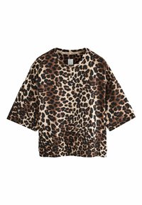 Chemise ample à manches courtes avec encolure ronde et motif léopard marron et noir sur fond beige.