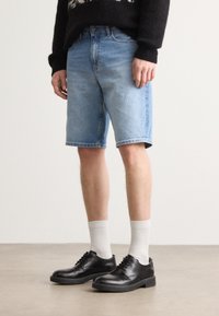 Calvin Klein Jeans - REGULAR - Jeans Shorts - denim medium Thumbnail-Bild 1