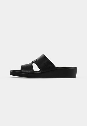 Emporio Armani, SABOT VITELLO GRANATO SCRUB - Sandales - nero