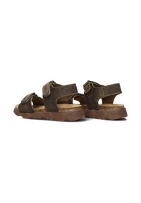Bordeaux leren sandalen hebben verstelbare bandjes, een zachte inlegzool en gestructureerde rubberen zolen voor betere grip en comfort.