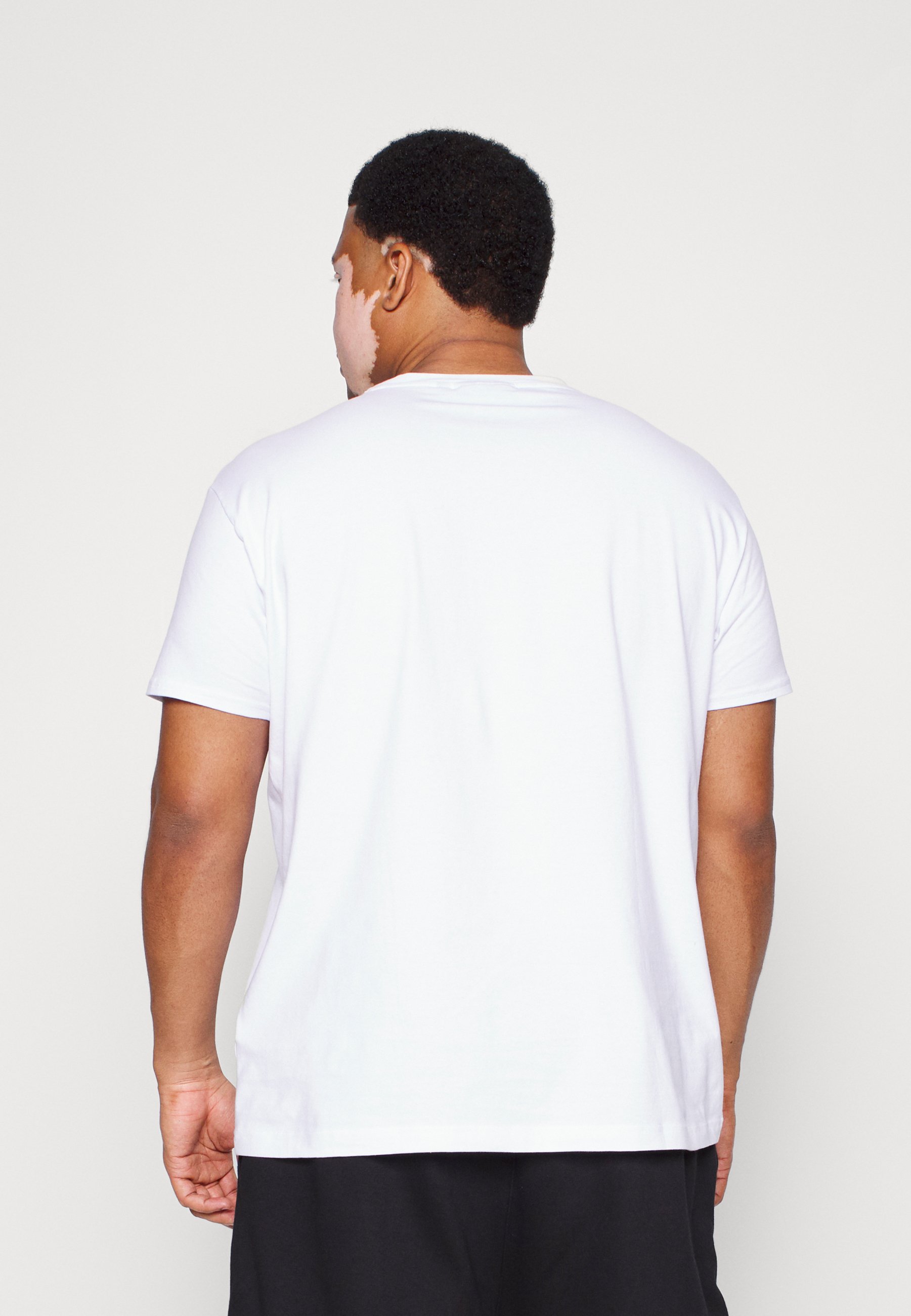 extended white tee