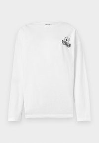 Λευκό πουκάμισο με μακριά μανίκια, με μικρό μαύρο λογότυπο στο στήθος που δείχνει έναν χαμογελαστό χαρακτήρα μπέιγκελ και το κείμενο «Bagels & Coffee Manhattan, Νέα Υόρκη.»