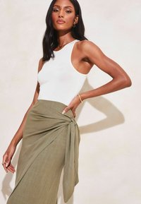 Lipsy TIE WAIST MIDI - REGULAR FIT - Wikkelrok - khaki green