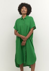 CUELINA KAFTAN - Skjortklänning - jolly green — klänning med fickor från Zalando