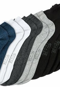 Acht Paar Socken in Dunkelblau, Weiß, Grau und Schwarz, mit glatter Textur und elastischen Bündchen. Jede Socke hat eine Markenbeschriftung in der Nähe der Zehen.