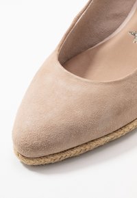 Tamaris Escarpins compensés - beige