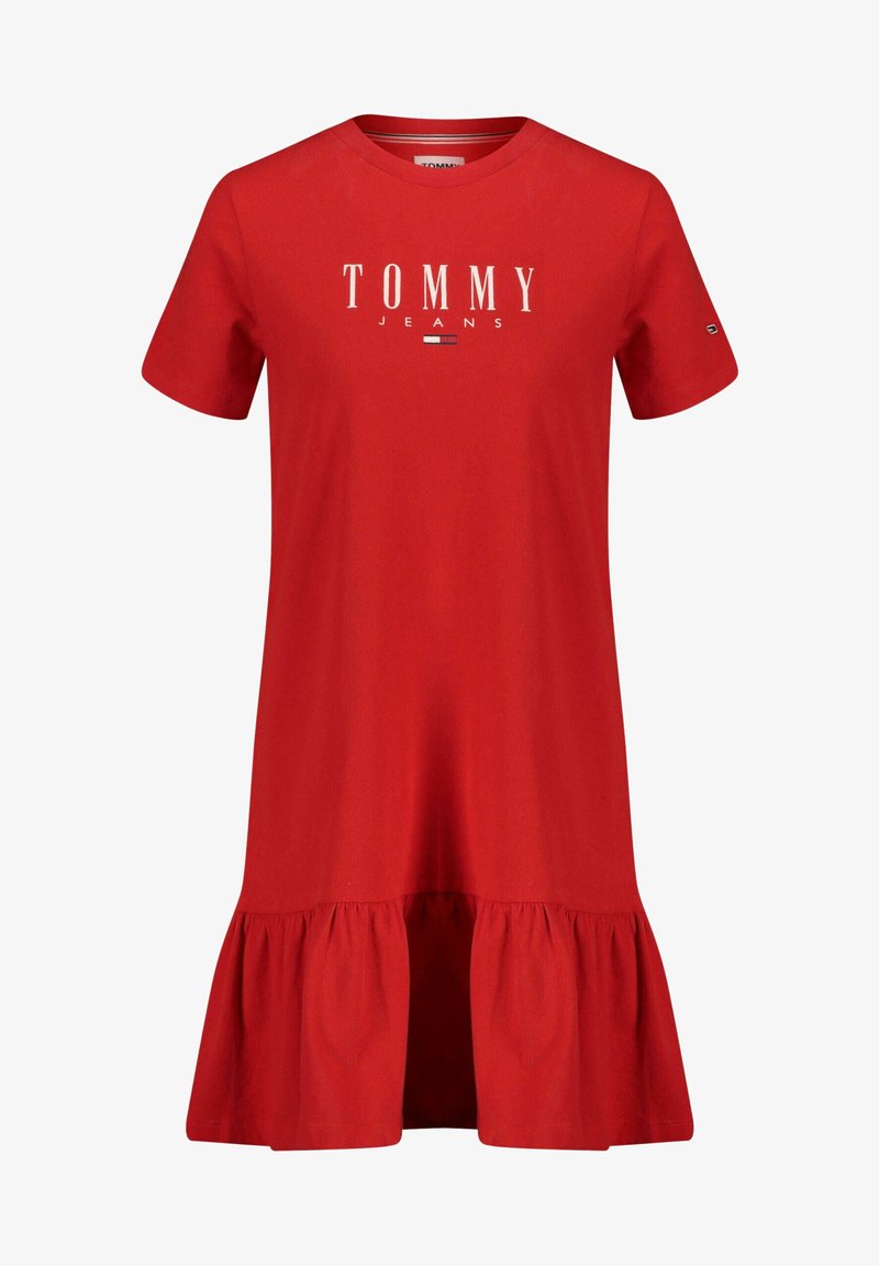 Robe rouge à manches courtes avec le texte « TOMMY JEANS » et le logo sur la poitrine, avec un ourlet à volants et un col rond.