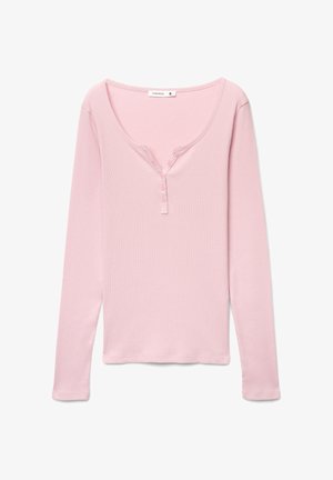 Jasnoróżowa prążkowana koszulka henley z długim rękawem, dekoltem typu scoop i czterema guzikami na piersi, rozmiar mały.