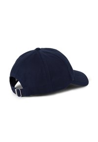 Gorra de béisbol azul marino hecha de algodón, con visera curva, correa ajustable en la parte trasera y detalles de costura visibles.