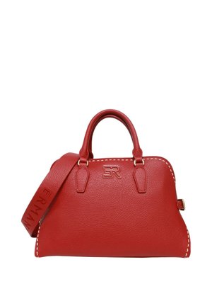 Borsa a mano in pelle rossa con texture, manici superiori, tracolla removibile, cuciture bianche e logo in metallo sul davanti.