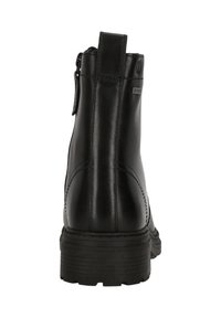 Stivale alla caviglia in pelle nera con una finitura liscia, dettagli con zip sul lato e suola in gomma texture per una buona presa.