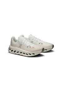 On CLOUDTILT - Trainers - arctic   ice