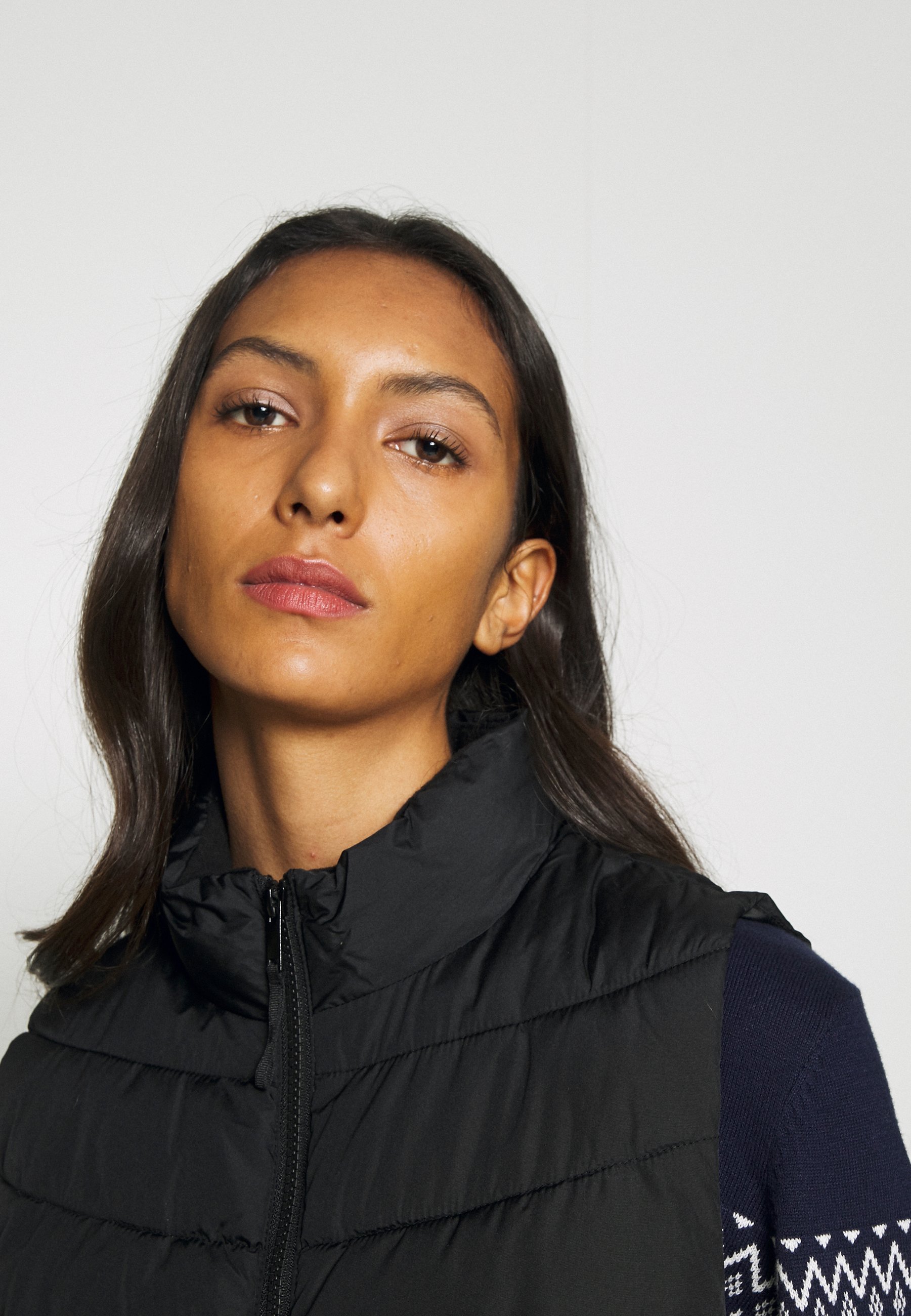 gap black puffer vest