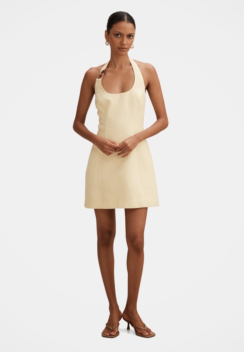 Forever New Petite TASH PETITE HARDWARE HALTER - Cocktailkleid/festliches Kleid - spring daffodil/weiß