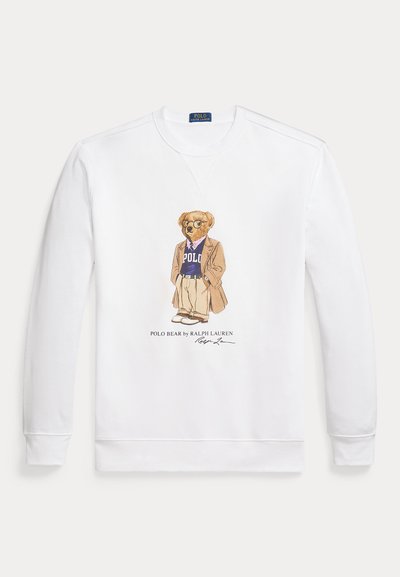 Vit sweatshirt med en tecknad björn i kavaj och tröja. Björnen har glasögon och det står "POLO" på tröjan under illustration.