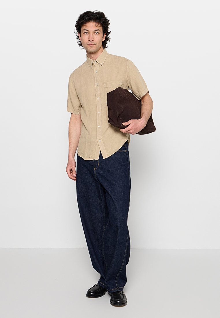 REGULAR FIT