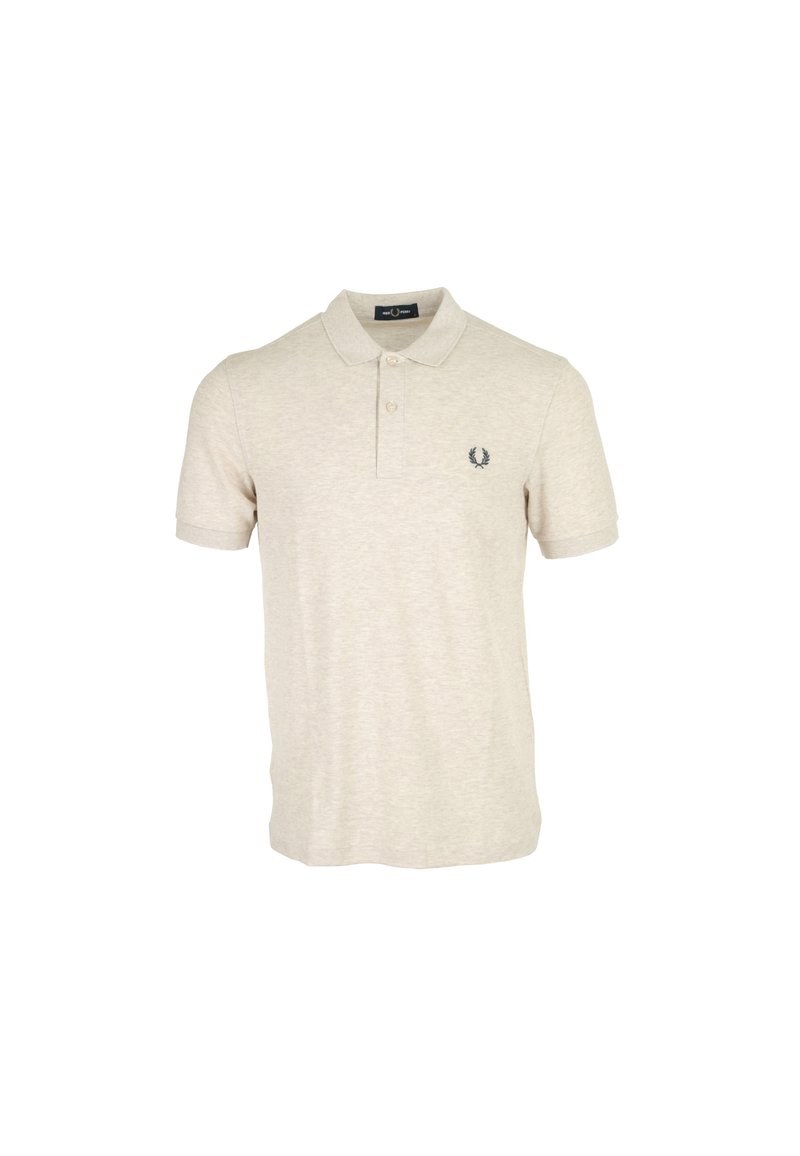 Beige poloshirt van zachte katoenen mix, met een drieknoopssluiting en een klein marineblauw logo op de linkerborst. Korte mouwen.