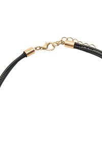 Czarny skórzany naszyjnik z złotym wykończeniem, wyposażony w zapięcie typu homar i wiele ogniw łańcucha, umożliwiający regulację długości.