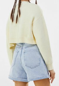 Bershka Shorts vaqueros - light blue