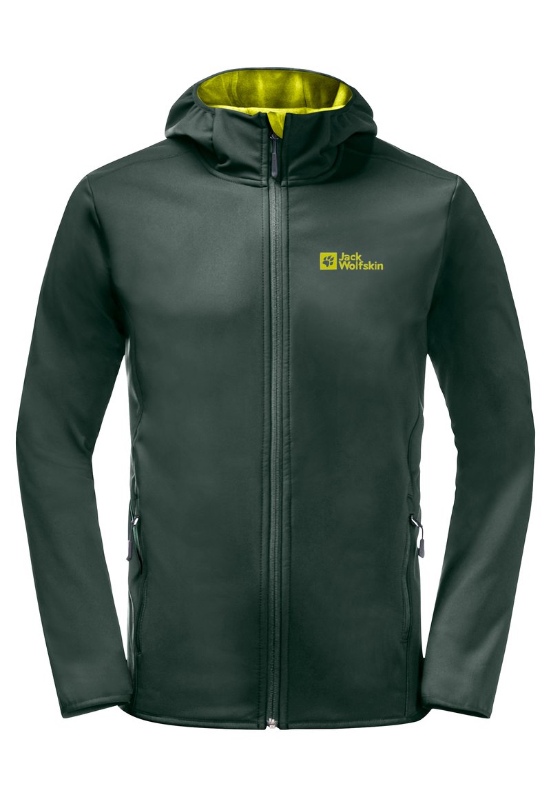 Veste softshell verte avec doublure intérieure jaune, fermeture éclair à l'avant, logo sur la poitrine, capuche ajustable et poches latérales. Elle présente une texture lisse.