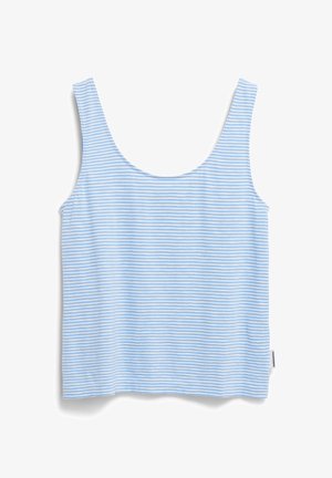 Lichtblauw mouwloos tanktop met horizontale witte strepen, gemaakt van zachte stof. Heeft een ronde halslijn en een rechte zoom.
