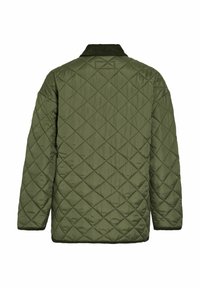 Veste matelassée vert olive avec une surface texturée, dotée d'un col côtelé et d'une coupe droite. Aucune quincaillerie ni détail visible.