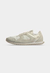 Δεν επιλέχθηκε, milky white/cream