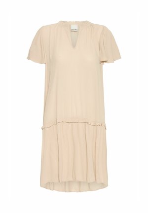 Kratka, bež obleka s kratkimi rokavi in V-izrezom, z nabranim ovratnikom in večplastnim robom. Narejena iz lahkega, teksturiranega blaga, ki vključuje diskretne gube.