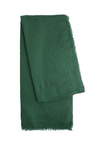 Zielony, teksturowany szalik wykonany z miękkiego materiału, z postrzępionymi brzegami. Prostokątny kształt o lekko nierównej powierzchni.