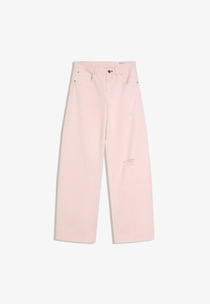 Lyserøde jeans med vide ben, frontlommer, knap- og lynlåslukning og et lille slidt hul på højre lår.