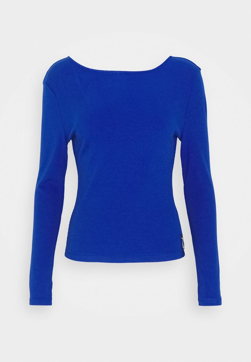 Blå långärmad topp med rundad halsringning, tillverkad av ribbat tyg. Har en figurnära design och inga påtagliga mönster eller detaljer.