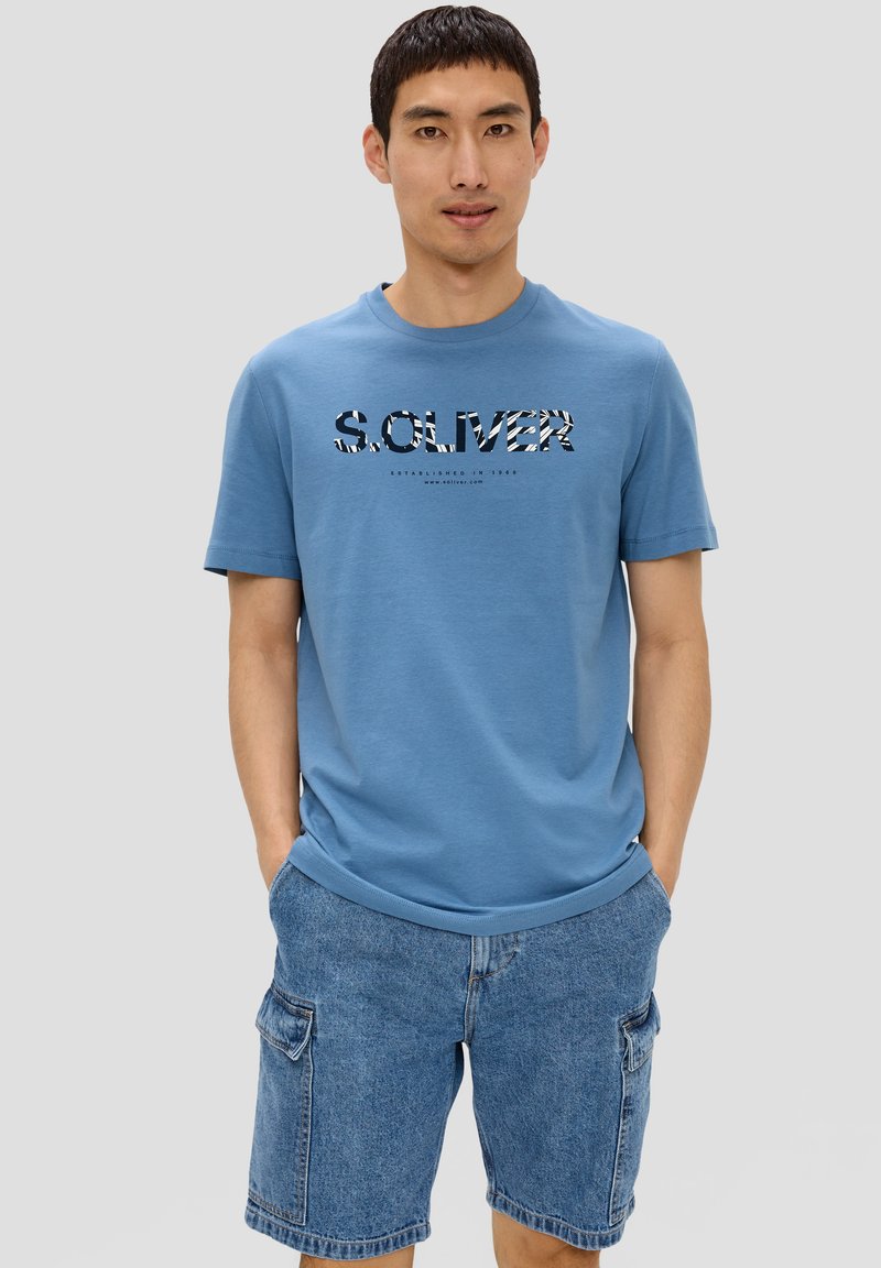 s.Oliver MIT FRONTPRINT - T-shirt print - hellblau