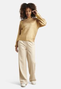 Selected, gold-coloured