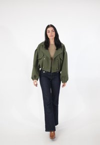 Unausgewählt, khaki