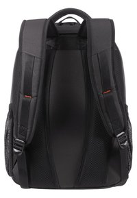 Zaino nero con pannello posteriore in rete traspirante e imbottito, spallacci regolabili e hardware minimale. Design elegante senza motivi o accenti visibili.
