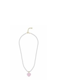 Vit pärlhalsband med ett rosa hjärtanhänge och guldspänne. Utrustad med kedjeförlängning för justerbar längd. Enkel, elegant design.