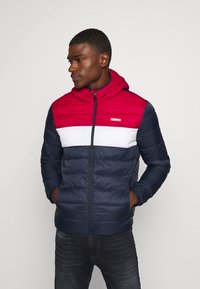 Jack & Jones - JJVINCENT PUFFER HOOD - Lahka jakna - tango red Miniaturna slika 1