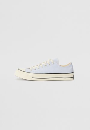 Sneakers - light blue