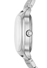 Reloj de acero inoxidable plateado con una caja ovalada y suave, bordes redondeados y una corona lateral prominente; cuenta con un diseño de pulsera de malla.