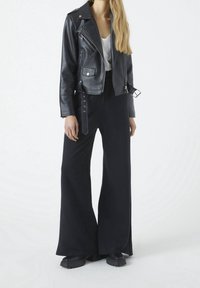 PULL&BEAR Veste en similicuir - black