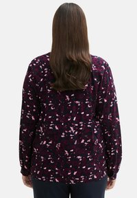 TOM TAILOR PLUS - GEMUSTERTE - Bluse - berry autumn floral design