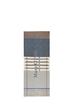 Sciarpa rettangolare con sezioni marroni, blu, bianche e grigie, con testo verticale "Marc O’Polo Established in Stockholm" e motivi a righe.