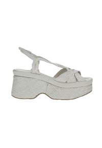 Sandali piattaforma bianchi intrecciati con cinturini intrecciati, punta aperta e design slingback, caratterizzati da una superficie testurizzata e suola in gomma.