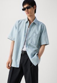 Marc O'Polo DENIM SHORTSLEEVE KENT COLLAR - Πουκάμισο - light blue