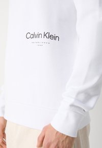 Calvin Klein OFF PLACEMENT LOGO  - Sweatshirt - bright white