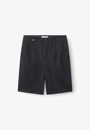 Mustad lühikesed püksid, mis on valmistatud kergest kangast, varustatud nööbiga sulgemisega, vööaugudega ja kahe esitaskuga, millel on lame esikülg.