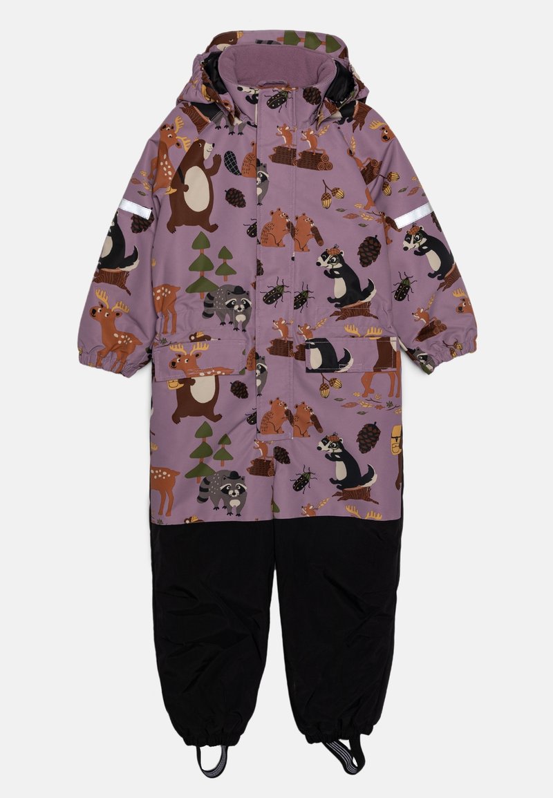 Mono de invierno en color púrpura con estampado de animales del bosque, que incluye capucha, franja reflectante, puños elásticos y piernas negras. Material impermeable.