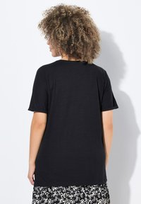 Ulla Popken SHORT SLEEVE GRAPHIC - T-shirt imprimé - black